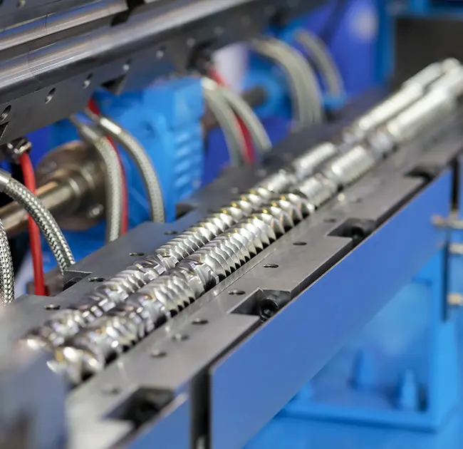 Работният процес и предпазните мерки при работа на двушнековия гранулатор за пяна